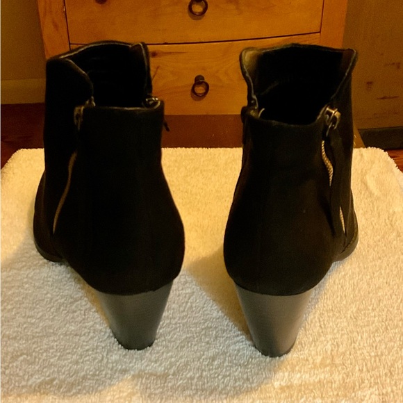 JUSTFAB BLACK & BROWN Western Style Loana Faux Suede Stacked Heel BootS. Sz-10 - Picture 6 of 11